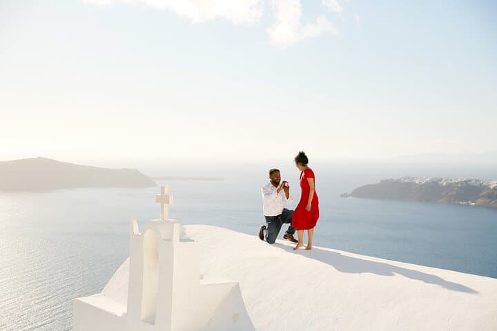 Santorini Proposal Photographer — Private Proposal Photos in Oia & Imerovigli photo 2