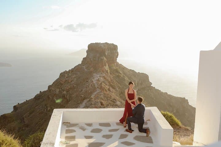 Santorini Proposal Photographer — Private Proposal Photos in Oia & Imerovigli photo 3