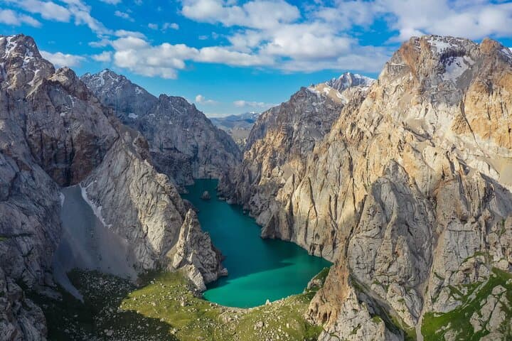 Kel Suu Lake Multi-Day Tour: Remote Alpine Yurts & High-Plateau Hikes