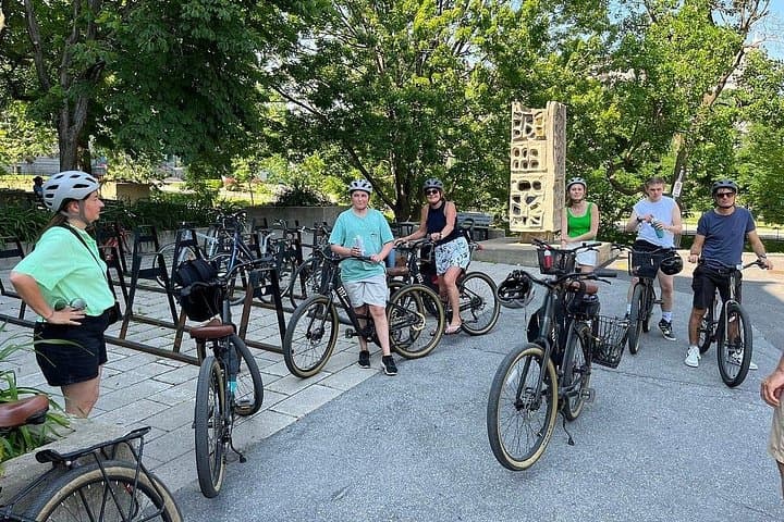 Daily Montreal Bike Rental — Explore Montreal by Bike photo 4