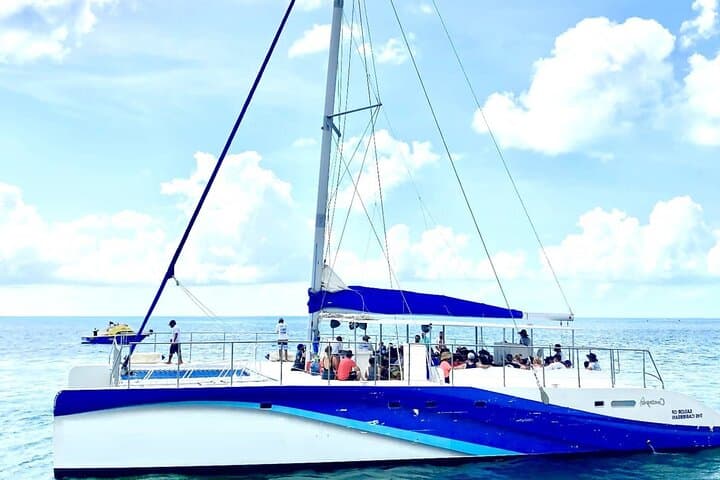 Cancun Catamaran to Isla Mujeres: Open-Bar Snorkel & Beach Day photo 2