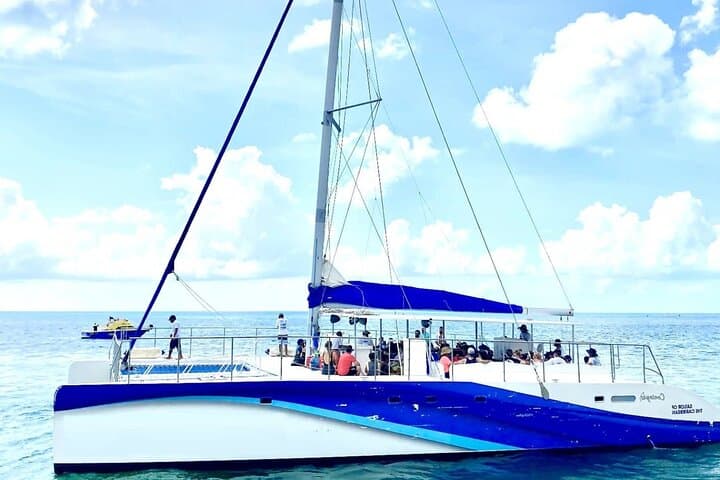 Full-Day Isla Mujeres Catamaran: Snorkel, Open Bar & Beach Club photo 2