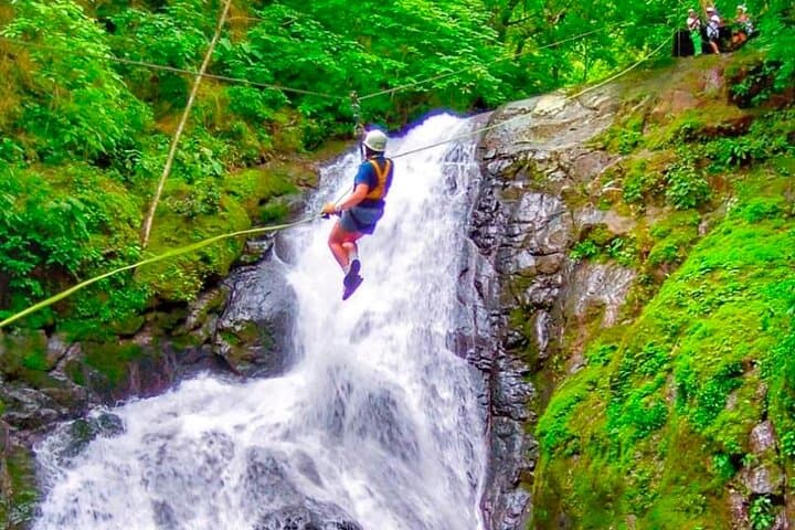 Puntarenas Mega Zipline: 18 Cables Over 11 Waterfalls photo 2