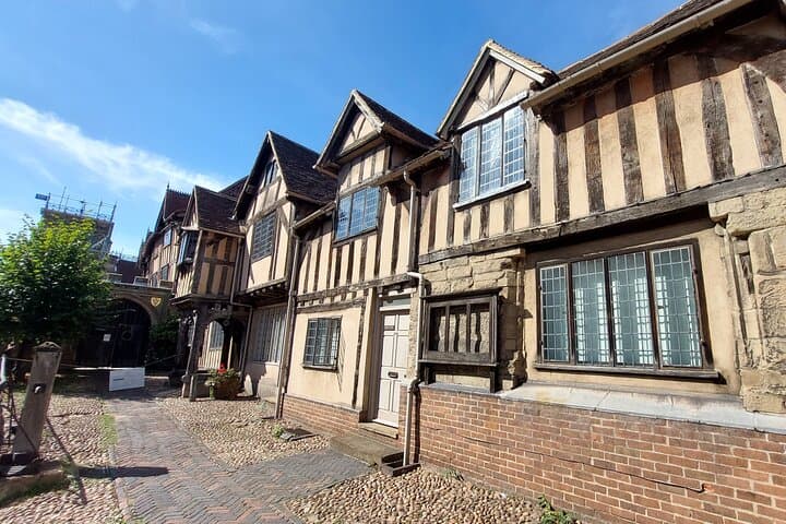 Haunted Warwick: Ghosts, Crime & Legends Self-Guided Walking Quest photo 6