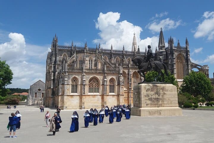 Classic 4: Fátima, Batalha, Nazaré & Óbidos Express from Lisbon