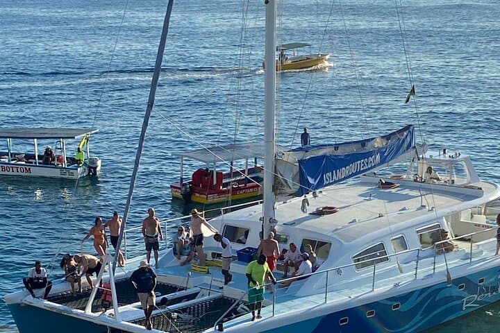 Negril Party Catamaran Cruise: 4-Hour Snorkel, Open Bar & Rick's Cafe Stop