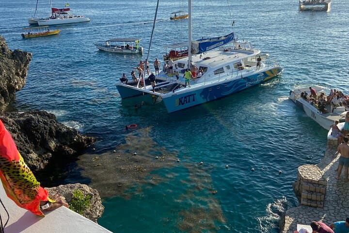 Negril Party Catamaran Cruise: 4-Hour Snorkel, Open Bar & Rick's Cafe Stop photo 2