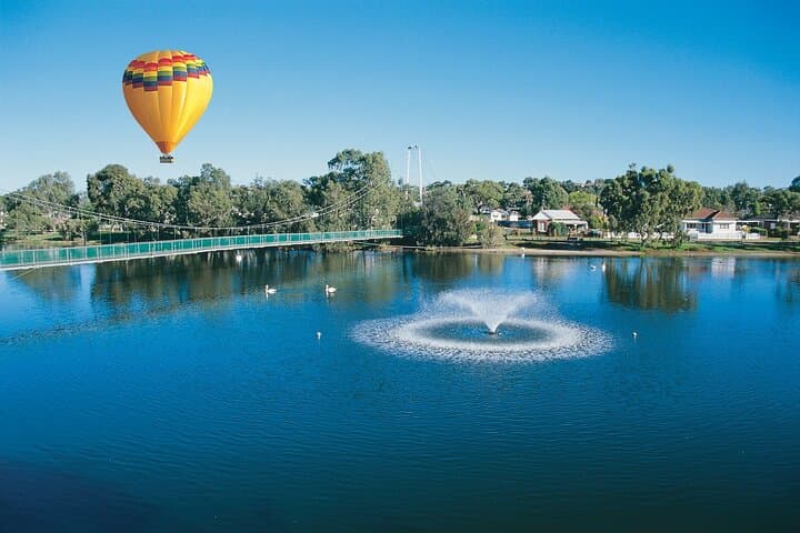 Sunrise Hot Air Balloon over Avon Valley with Champagne Breakfast photo 5