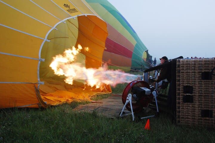 Sunrise Hot Air Balloon over Avon Valley with Champagne Breakfast photo 4