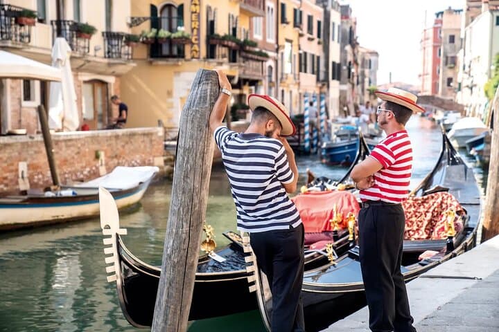 Private Venice Gondola Ride: Hidden Canals to Grand Canal Highlights photo 4