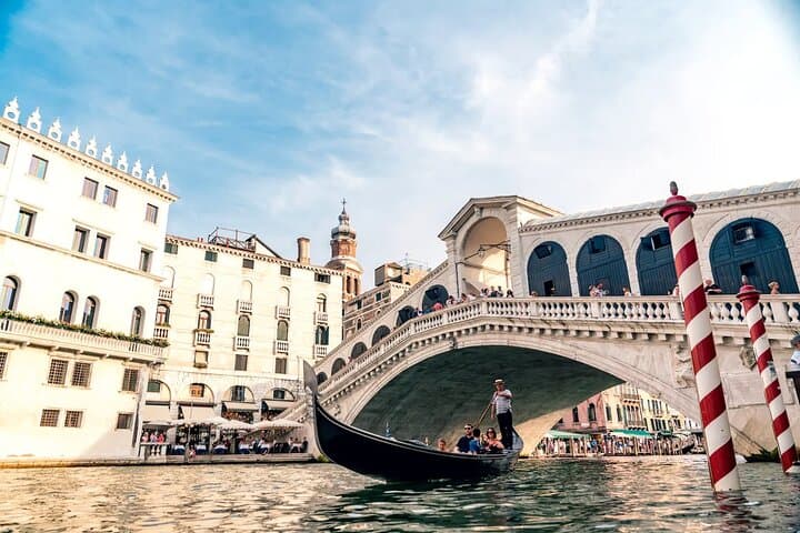 Private Venice Gondola Ride: Hidden Canals to Grand Canal Highlights photo 3