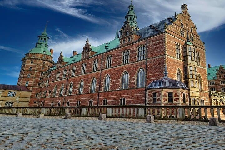 E-Biking Copenhagen to Kronborg & Fredensborg — Coastal Castles and Optional Louisiana Museum