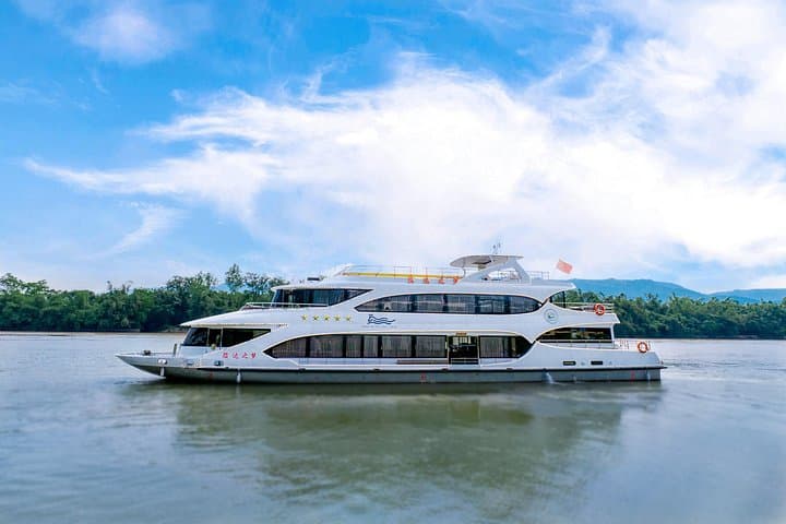Li River Cruise Guilin to Yangshuo — 1-Day Private Scenic Boat Tour photo 2