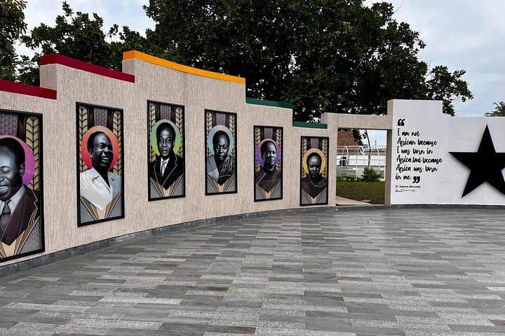 Accra Slave Castle & City Private Tour — Osu Castle, Independence Square & Fantasy Coffins photo 2