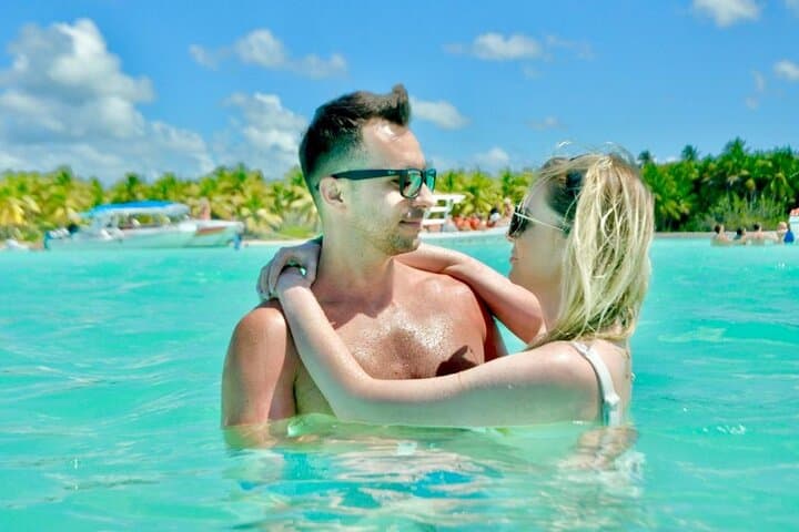Saona Island Day Trip: Natural Pool, Catamaran Return & Beach Lunch