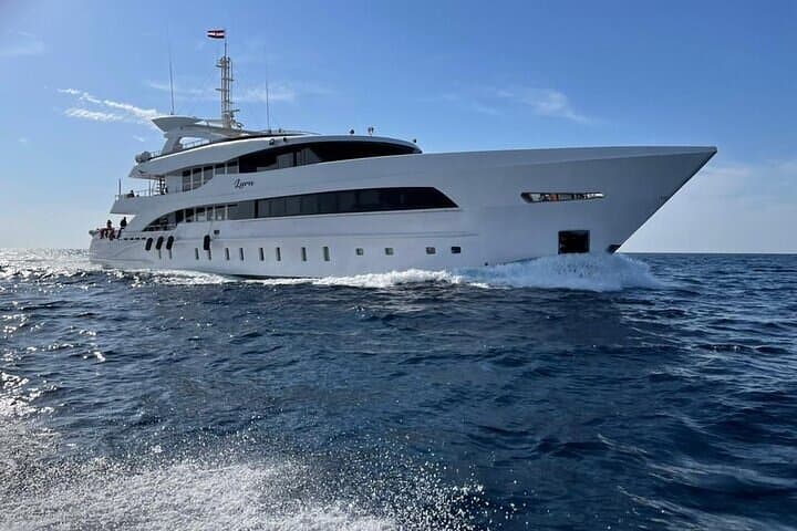 Red Sea Liveaboard: 8-Day Luxury Diving Itinerary from Hurghada