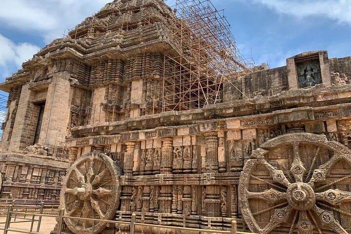 Konark Sun Temple & Puri Day Trip from Bhubaneswar — Private Full-Day Cultural Tour photo 2