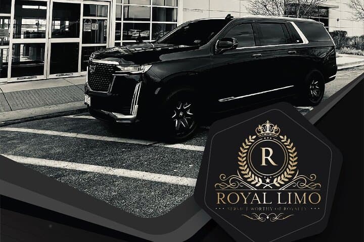 Chicago Executive Limo Service: Private Chauffeured Transport in the Loop