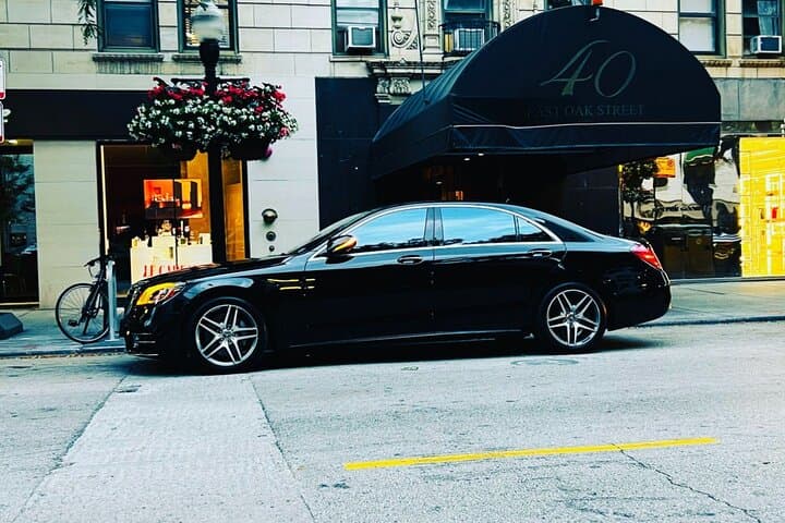 Chicago Executive Limo Service: Private Chauffeured Transport in the Loop photo 2
