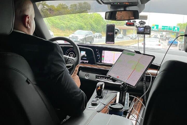 Chicago Executive Limo Service: Private Chauffeured Transport in the Loop photo 4