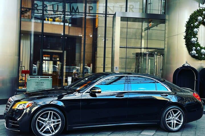 Chicago Executive Limo Service: Private Chauffeured Transport in the Loop photo 6