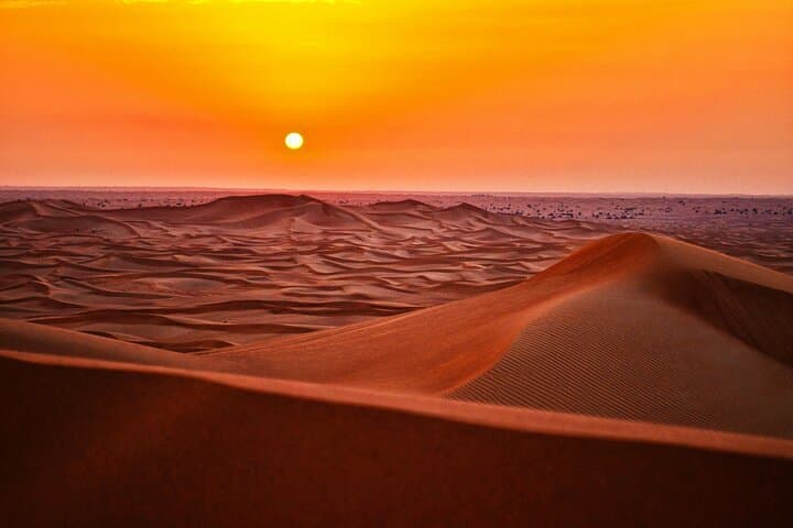 Dubai Desert Safari with Dinner: Evening Dune Bashing, Camp Show & BBQ