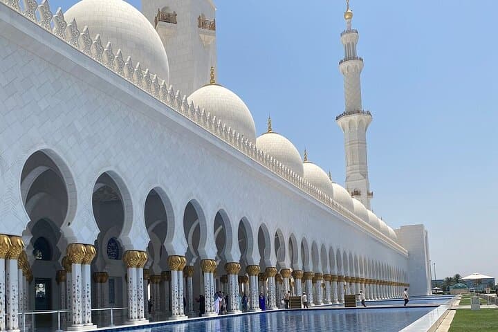 Abu Dhabi Stopover Tour: Private Airport Layover Highlights photo 3