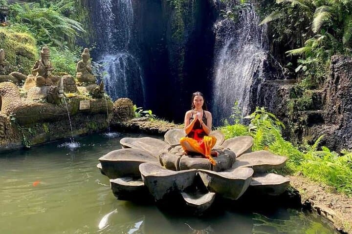 Beji Griya Waterfall Purification: Balinese Melukat Ceremony near Ubud photo 4