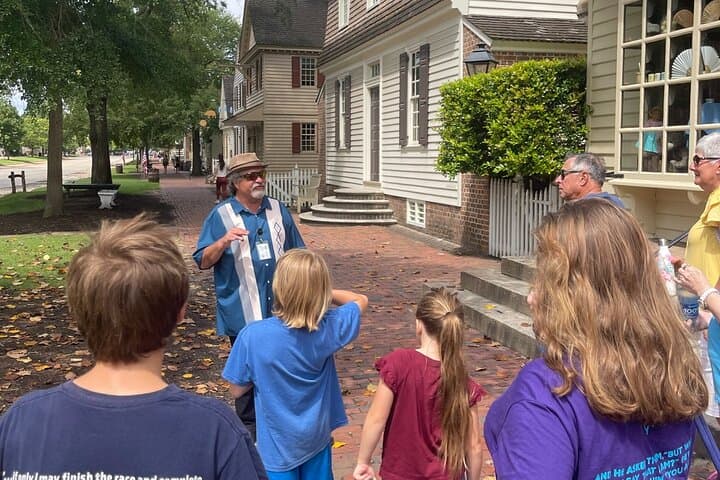 Patriots Tour of Colonial Williamsburg: 1-Hour Walking History (Williamsburg 101) photo 3