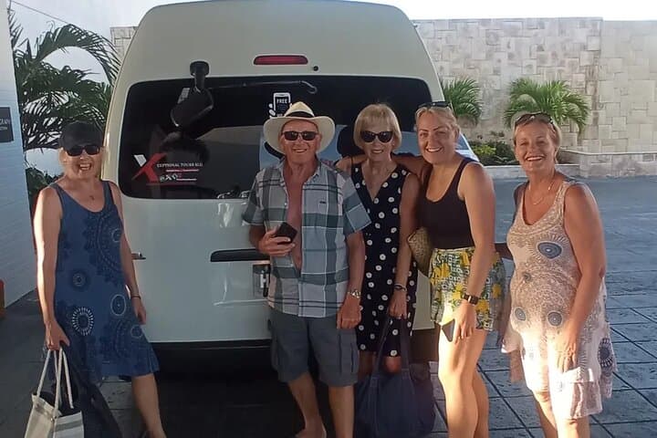 St. Lucia Private Round-Trip Airport Transfers from UVF — Groups up to 4 photo 2