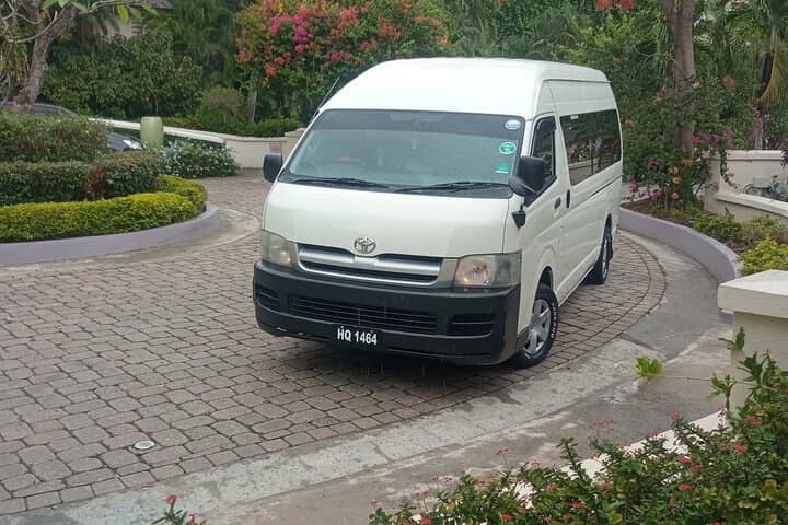 St. Lucia Private Round-Trip Airport Transfers from UVF — Groups up to 4 photo 4