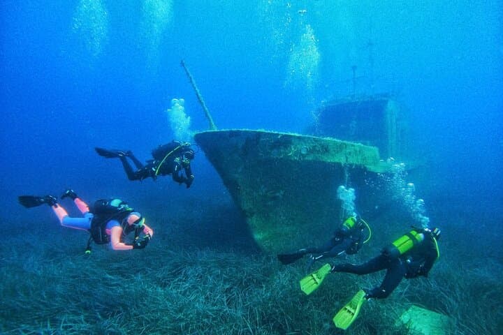 Drymades Shipwreck Dive: 25m Wreck with Rare Hyperbaric Room