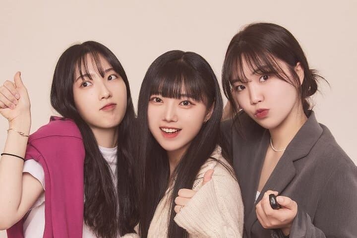 Bukchon Self-Photo Experience — Costume Rental, Studio Lighting & Photoshop in Seoul