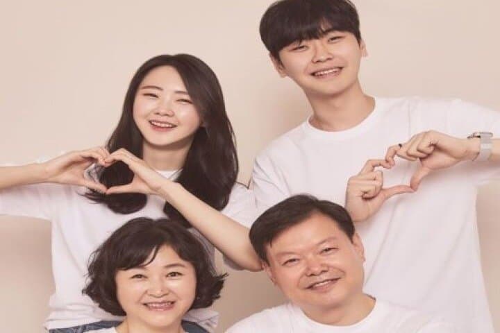 Bukchon Self-Photo Experience — Costume Rental, Studio Lighting & Photoshop in Seoul photo 3