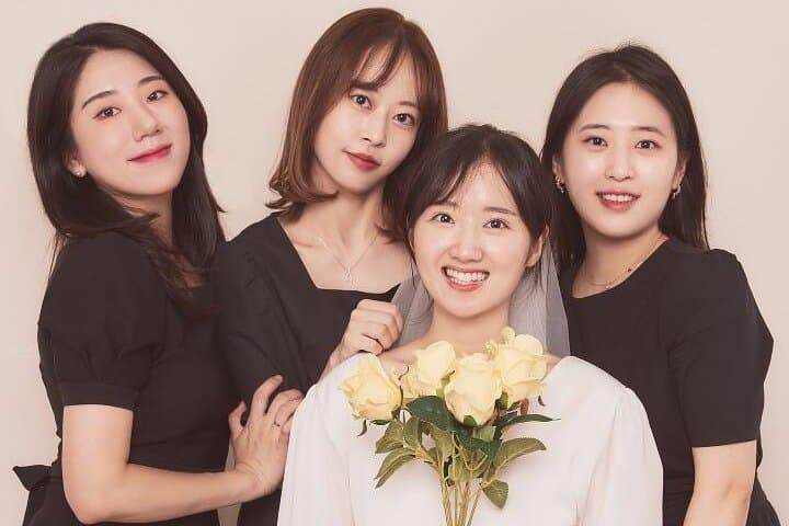 Bukchon Self-Photo Experience — Costume Rental, Studio Lighting & Photoshop in Seoul photo 6