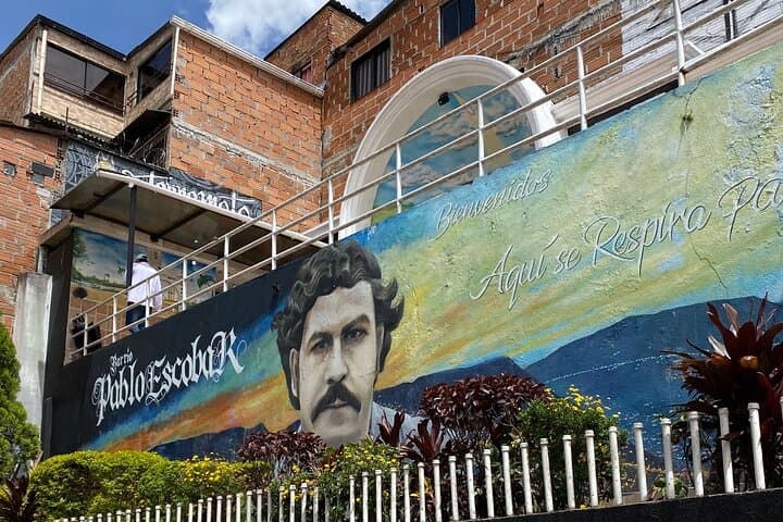 Medellín Pablo Escobar Private Tour — Sites, History & Practical Guide photo 2