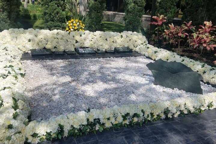 Medellín Pablo Escobar Private Tour — Sites, History & Practical Guide photo 3