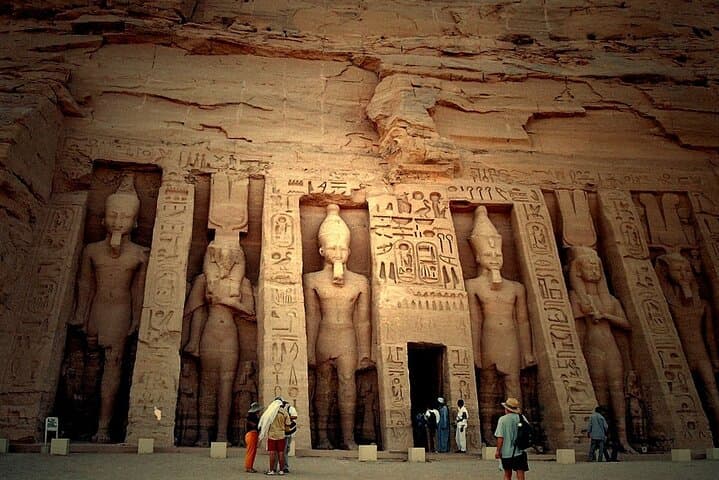 Day Trip to Abu Simbel from Aswan — Temples, Travel Tips & What to Expect