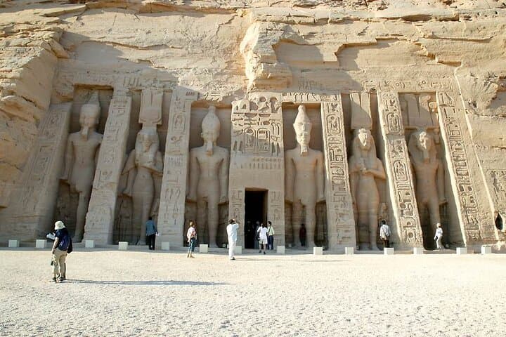 Day Trip to Abu Simbel from Aswan — Temples, Travel Tips & What to Expect photo 4