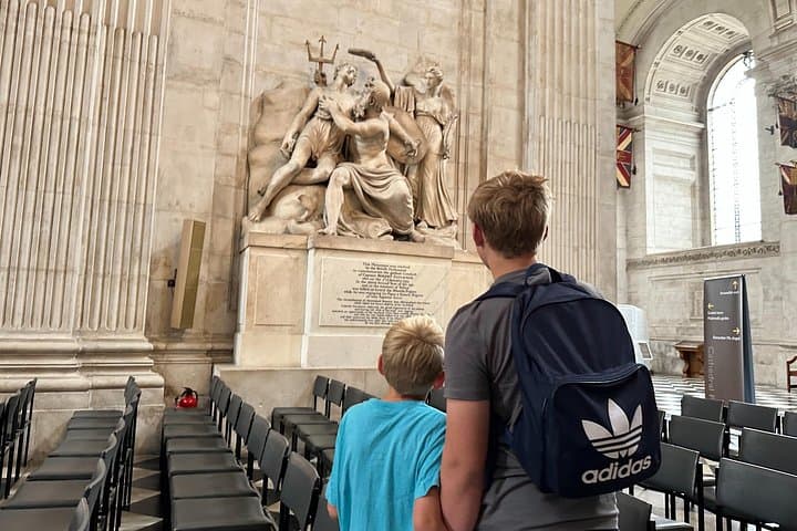 Family-Friendly St. Paul's Cathedral & City of London Walking Tour photo 3