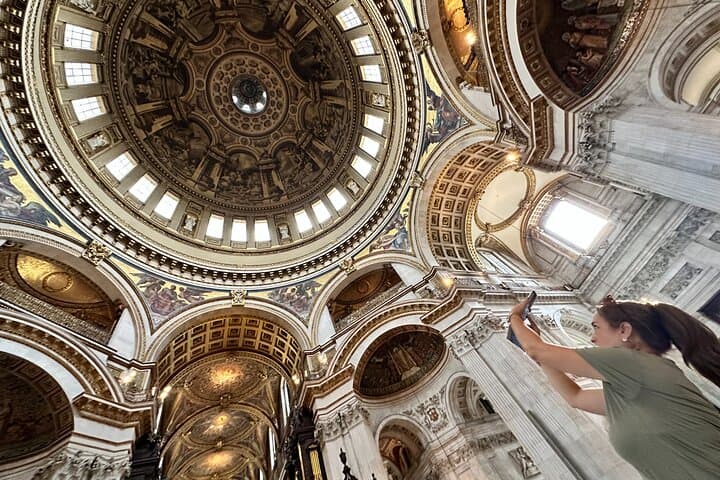 Family-Friendly St. Paul's Cathedral & City of London Walking Tour photo 4