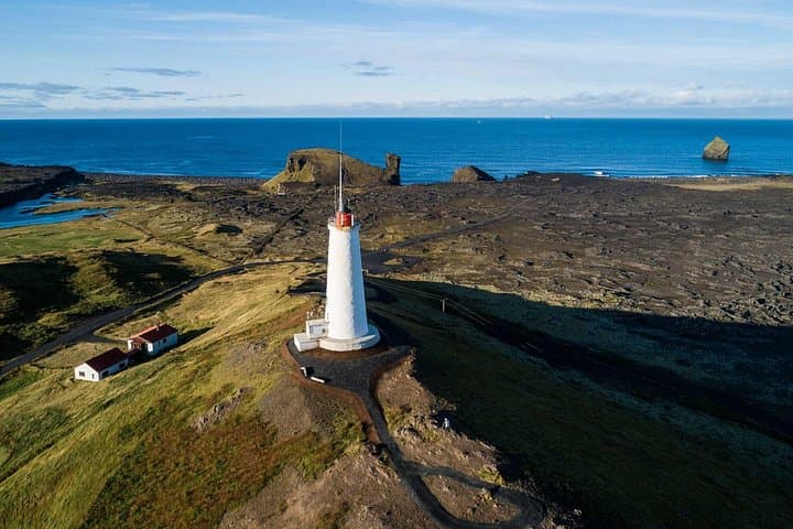 Private Reykjanes Peninsula Guided Day Tour: Lighthouses, Hot Springs & Hidden Geology