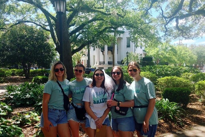 Private Walking Tour in Savannah: Trivia & Tipsy Trivia Stroll photo 3
