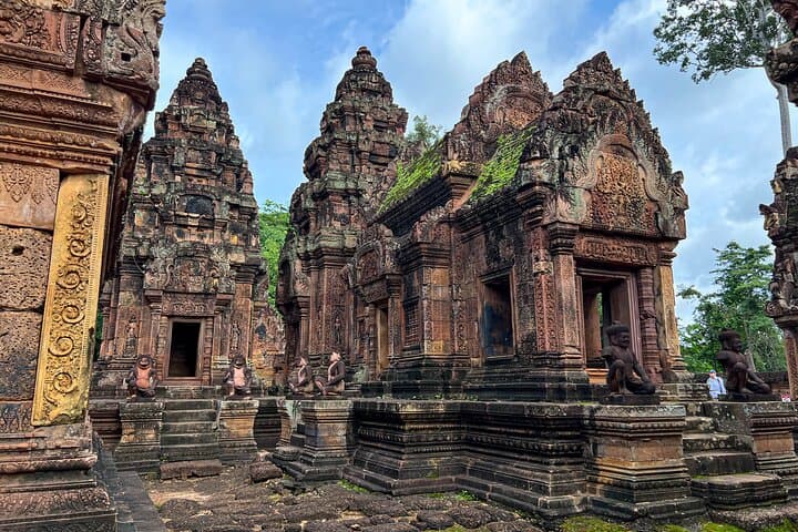 Sunrise at Angkor Wat: 2-Day Private Tour to Banteay Srei and Kampong Phluk photo 5