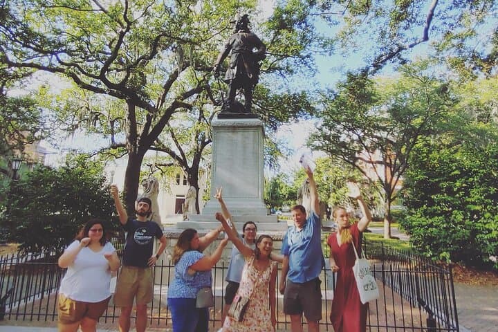 Private Walking Tour in Savannah: Trivia & Tipsy Trivia Stroll photo 4