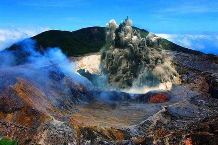 Poás Volcano National Park: See the Crater, Botos Lagoon & Practical Visitor Tips