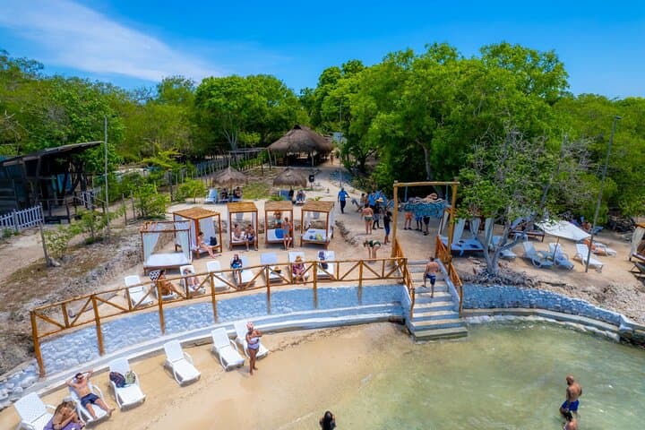 Isla del Rosario Day Trip: Encanta Beach Boat Tour from Cartagena