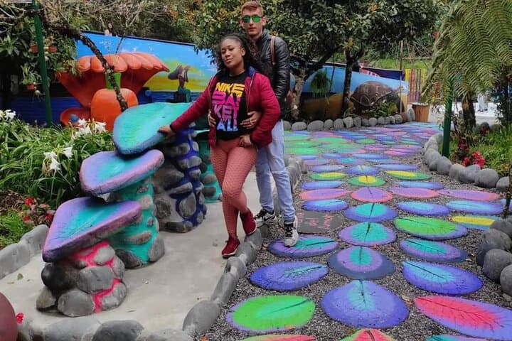 Exploring Las Manos de la Pachamama: Baños' Monumental Art and Viewpoint photo 6