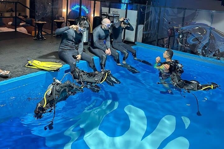 Discover Scuba in Dubai's Largest Indoor Dive Tank — 4m PADI Intro photo 4