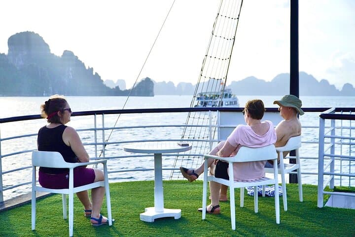 Halong Bay 1-Day Cruise: Kayaking, Thien Cung Cave & Old Quarter Return photo 2